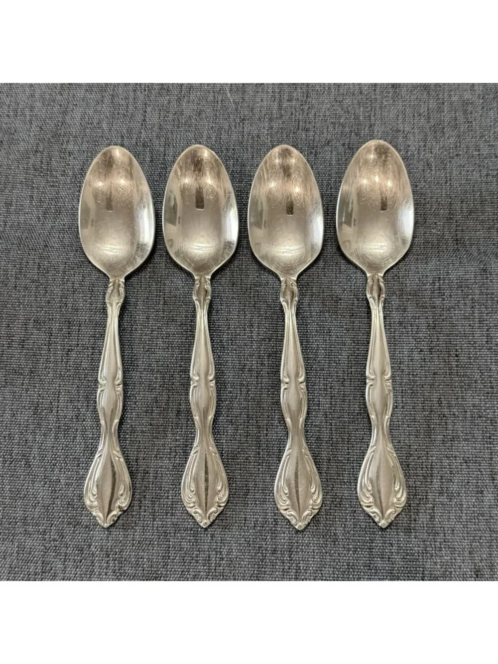Set of 4 Oneida Cantata Glossy Teaspoons Stainless Flatware Community Spoon